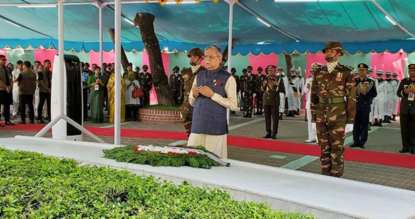 President pays homage to Bangabandhu in Tungipara