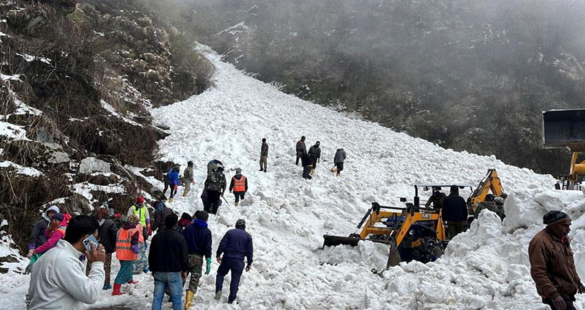 Avalanche kills 11 members of nomadic tribe in northern Pakistan