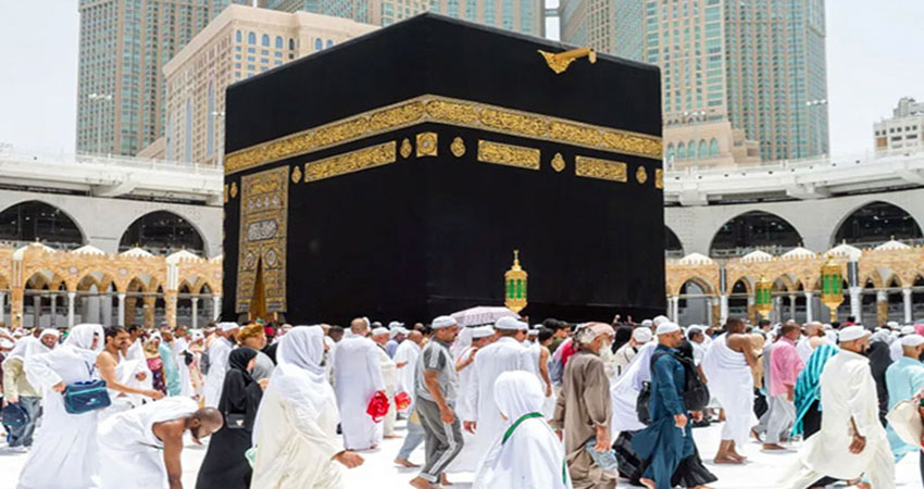 Huge crowds circle Kaaba as hajj begins