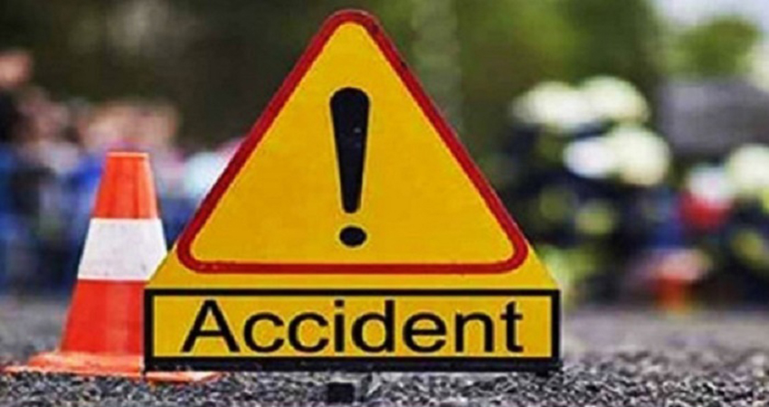 20 injured as bus overturns in Jatrabari