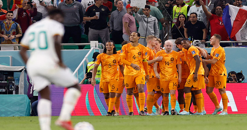 Dutch strike late to grab 2-0 win over Senegal