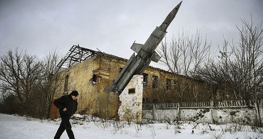 Strikes in east Ukraine despite Putin's ceasefire order