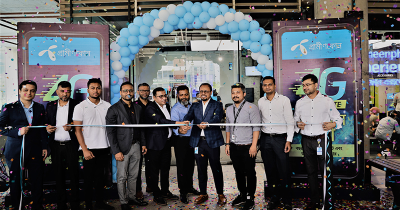 Grameenphone's has started smartphone fair across the country ahead of Eid