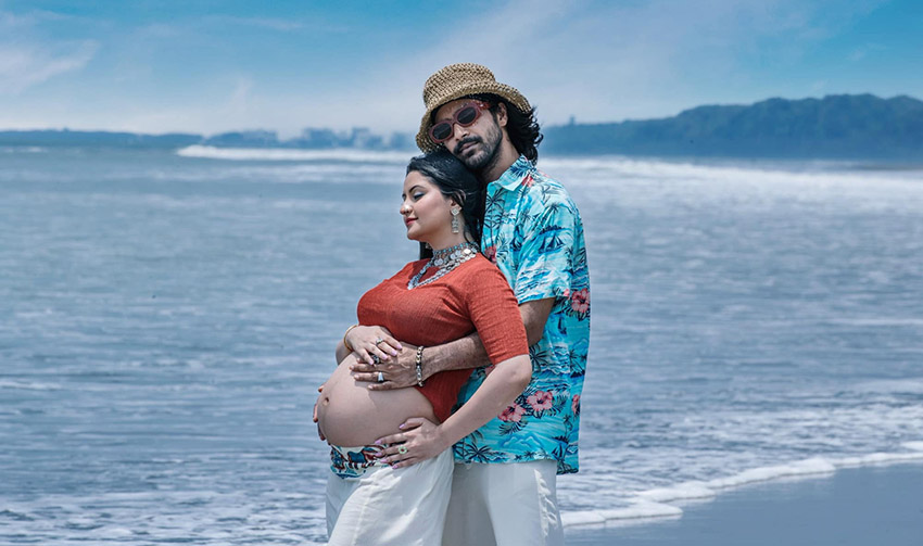 Pori Moni reveals baby bump in new photo