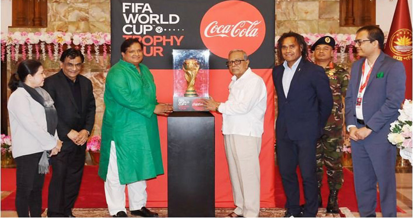 President witnesses FIFA World Cup Trophy 2022 at Bangabhaban