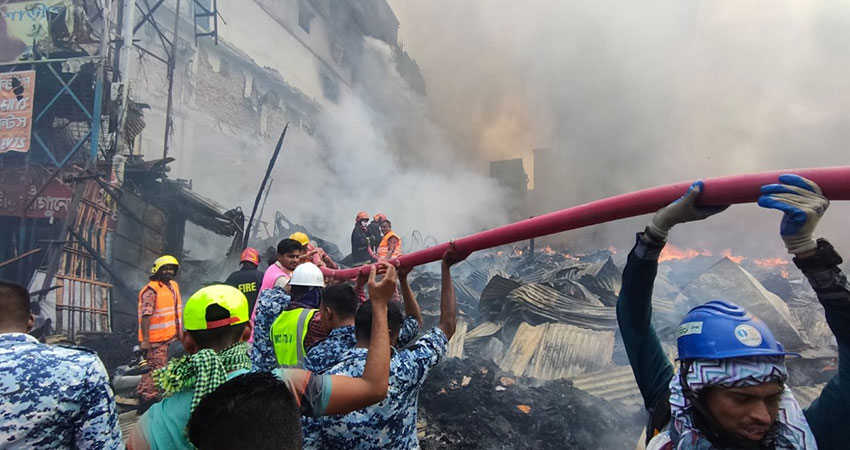 Bangabazar fire yet to be doused after 4 hours