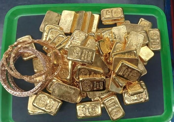 At Dhaka Airport, a woman was detained with 8.2kg of gold.