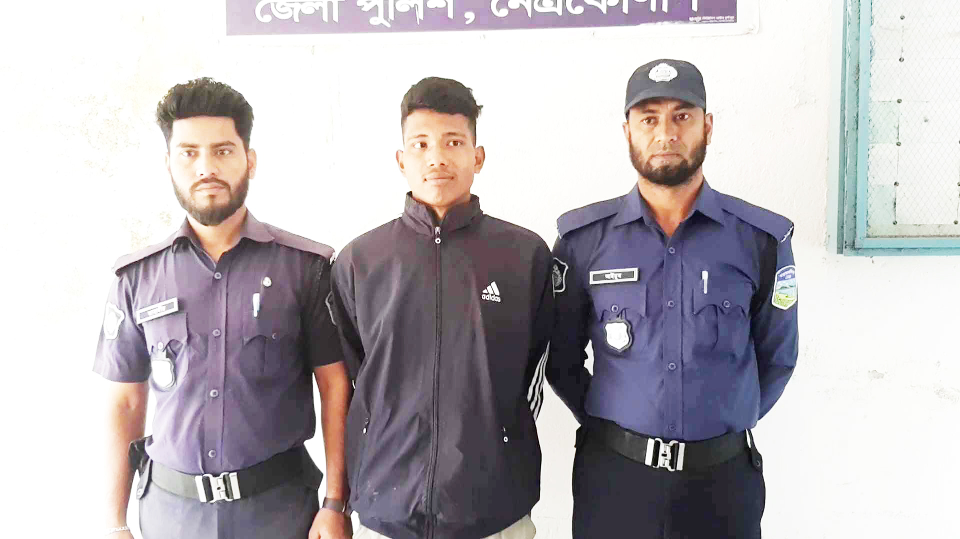 Youth arrested with 2 million Indian rupees in Dugarpur