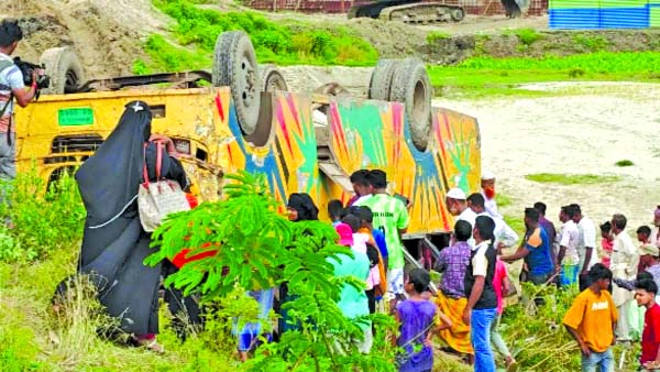 4 killed, including woman and child, as bus falls into ditch in Brahmanbaria