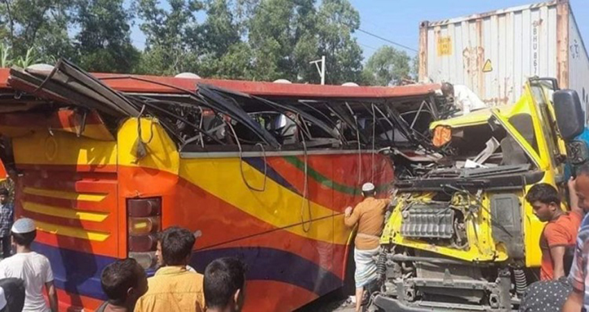 4 killed, 10 injured in Feni bus-covered van collision