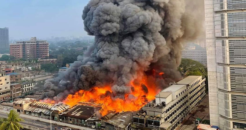 Fire at Bangabazar market still raging, 48 fire service units in operation