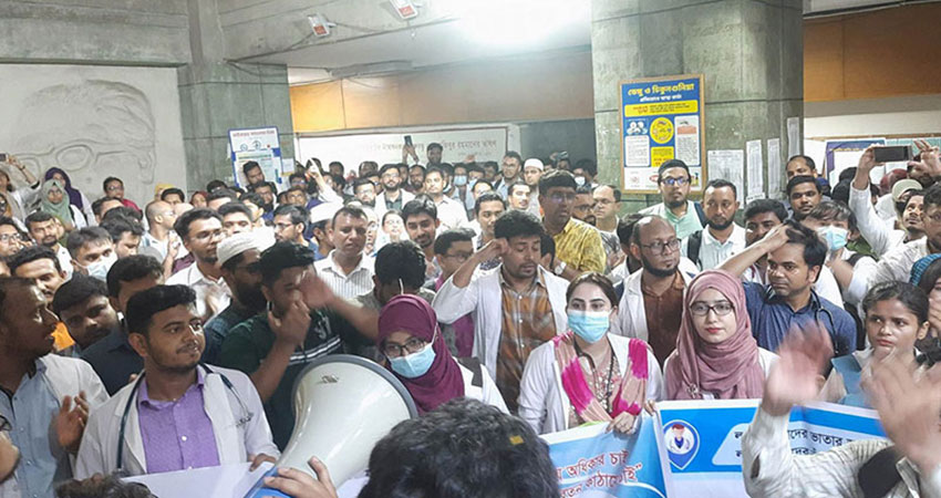 Unrest at BSMMU following doctors' protest