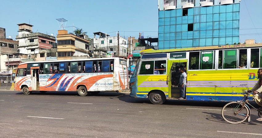 Traffic movement low on major Dhaka roads