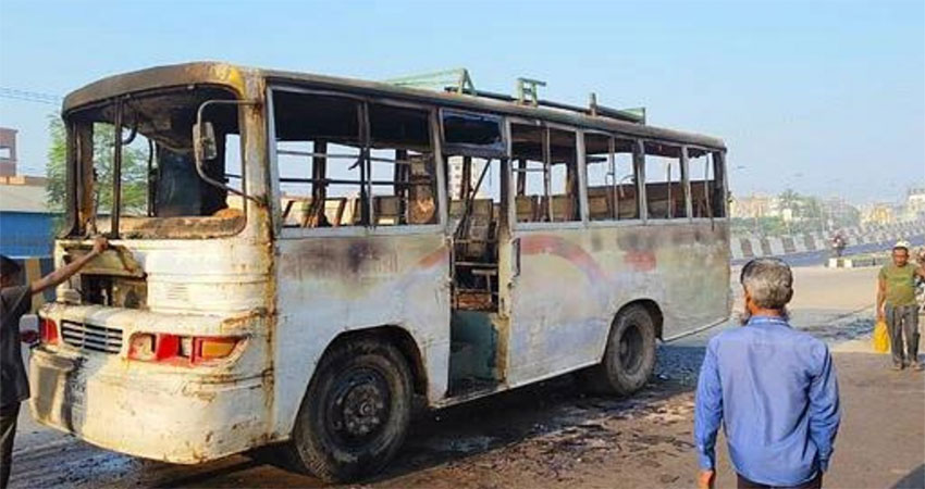 Miscreants torch buses in Gazipur, Ctg