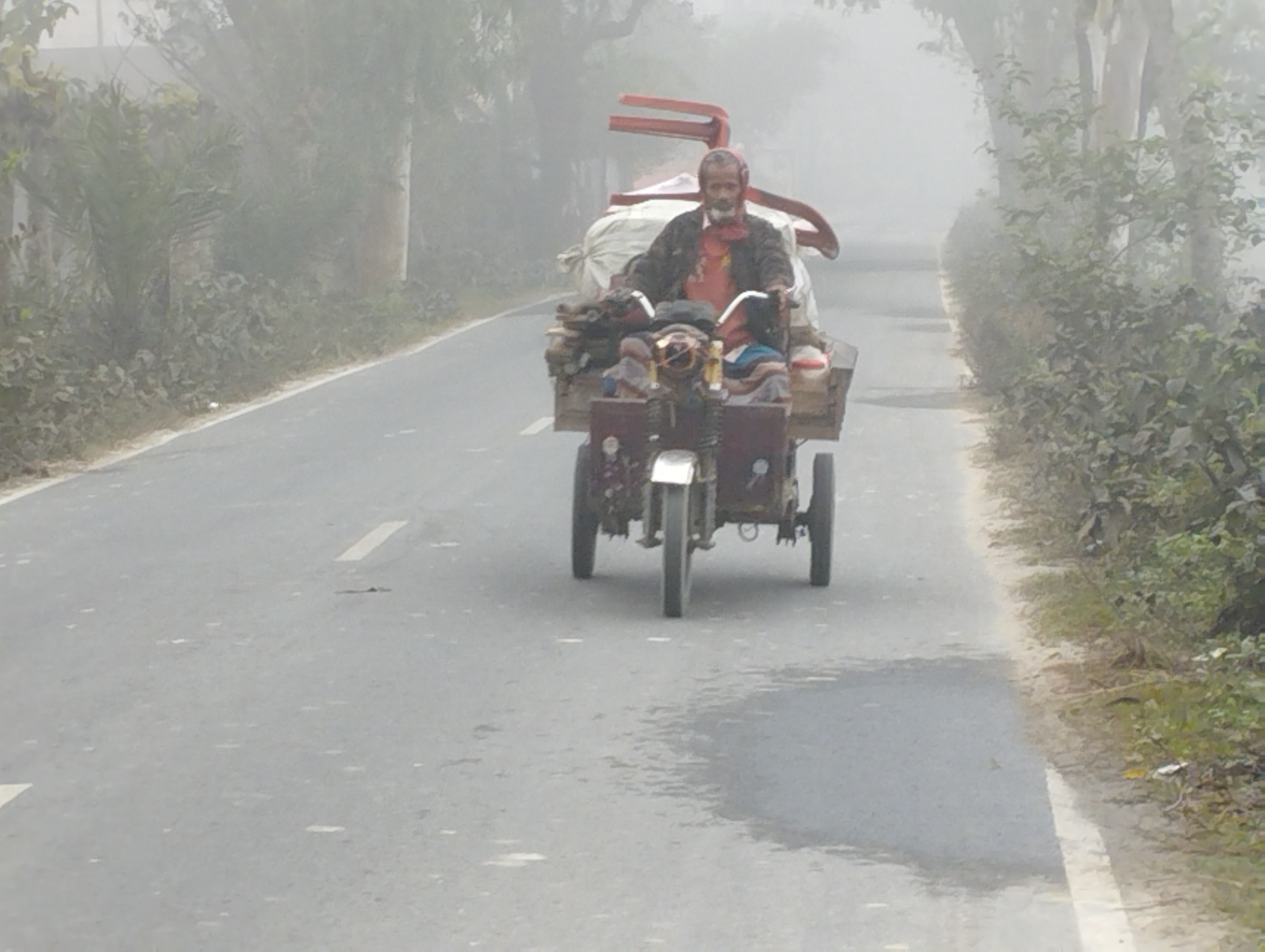People of Kurigram overcome by cold fog, did not see the sun for 6 days