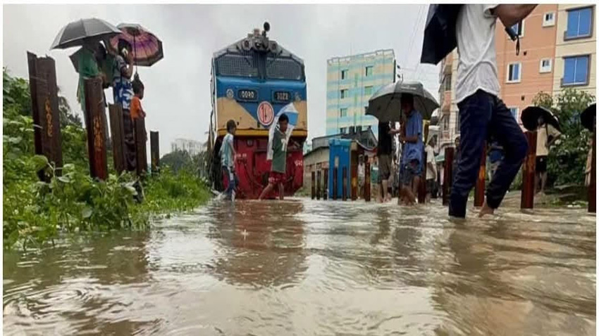 Heavy rains flood railway lines,Cox's Bazar-bound tourist express stranded with 1,000 passengers