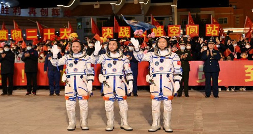 China astronauts reach Tiangong space station