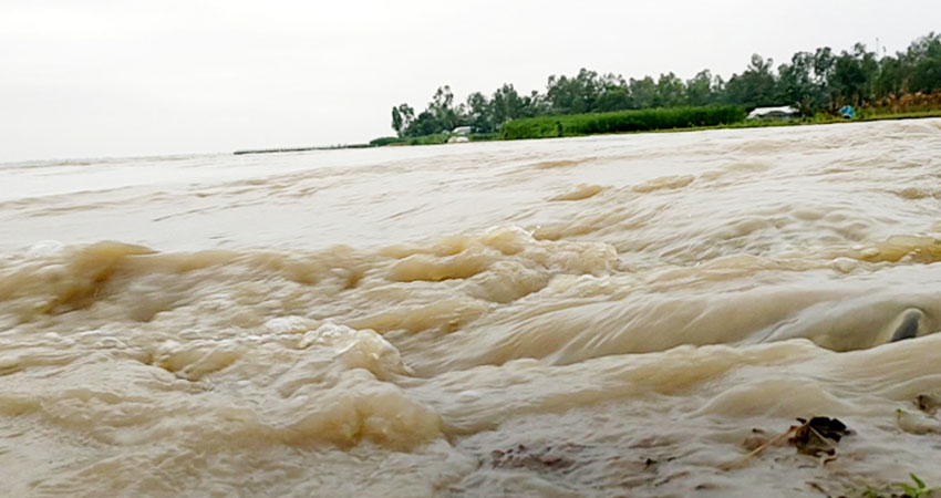 Teesta Barrage gates opened, Lalmonirhat low-lying areas flooded