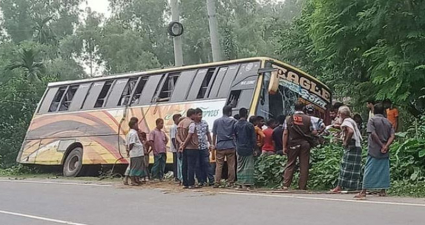 Robbers loot commuters, rape woman on moving bus in Tangail