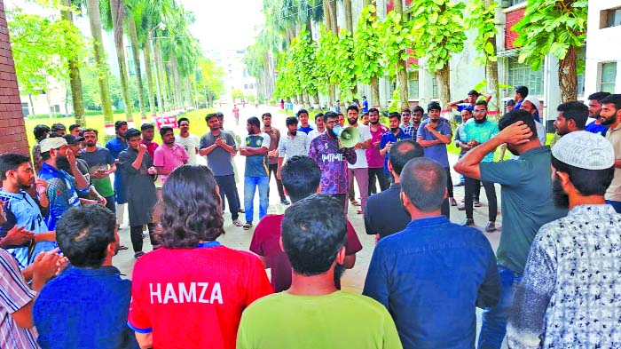 DUET students' protest continues; case filed against 250 over campus clash
