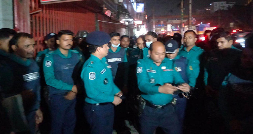 Police cordon off Banani hotel in Dhaka