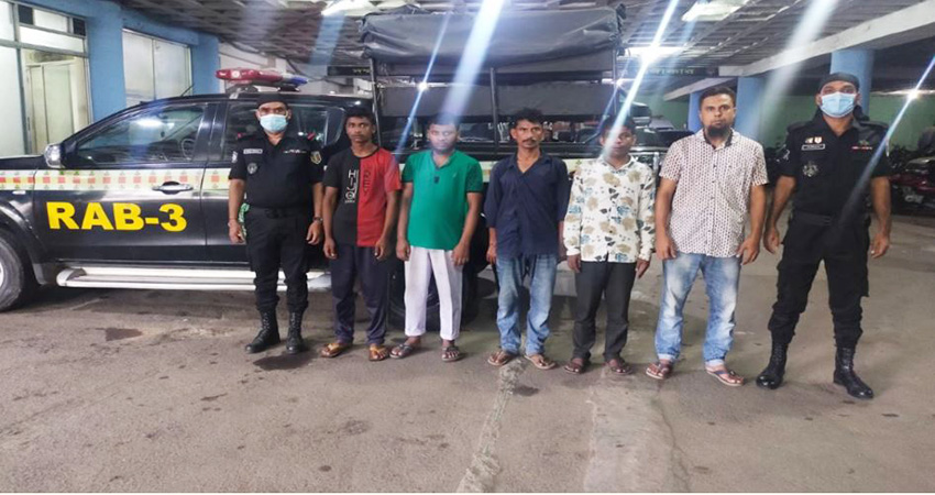 5 held for black marketing of train tickets at Dhaka railway station