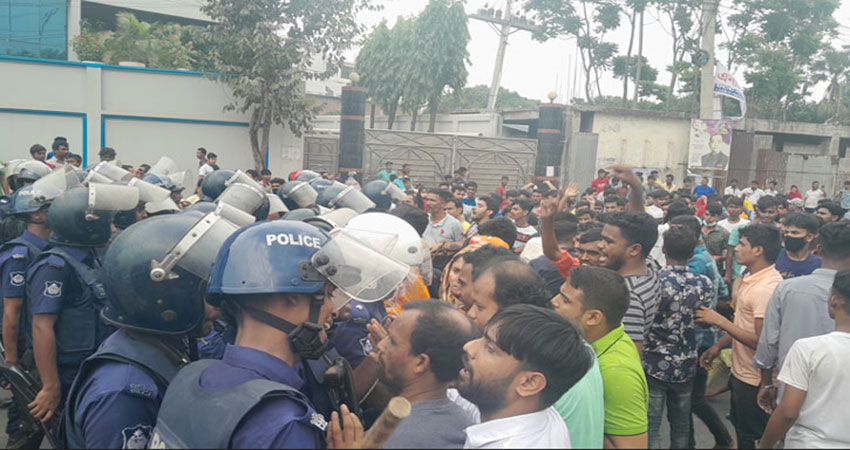 Factory workers block Dhaka-Tangail highway in Gazipur demanding wage hike