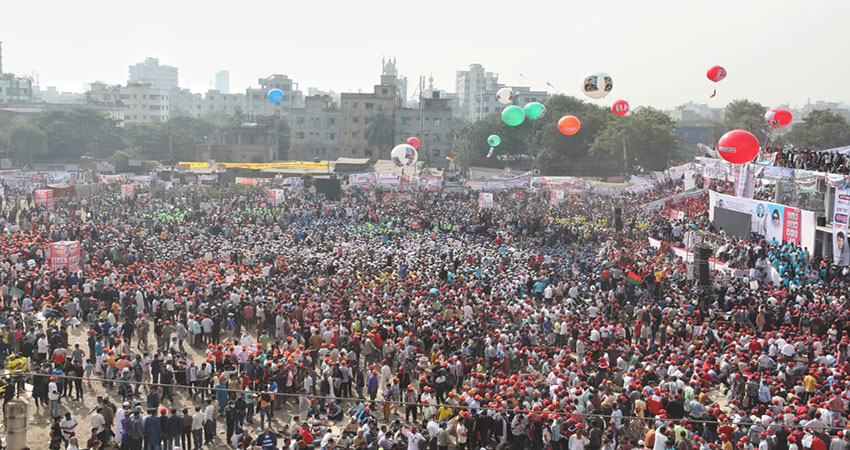 Thousands of BNP men swarm Golapbagh ground ahead of the party's Dhaka rally