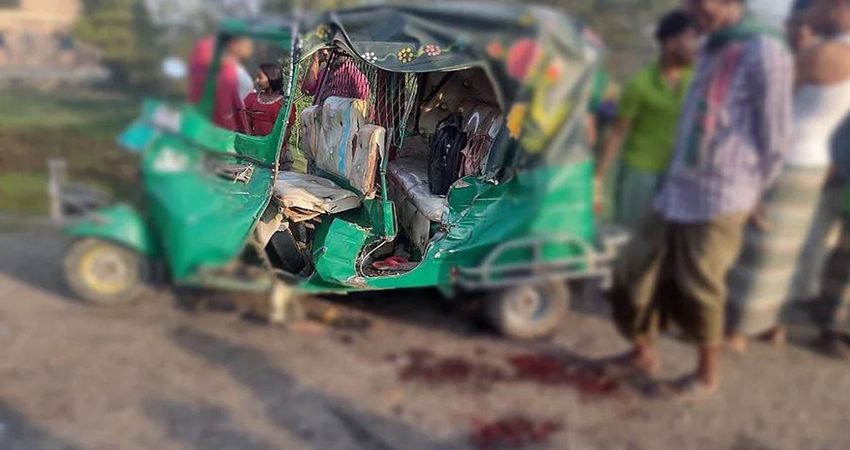 Auto-rickshaw driver killed in Banani road accident