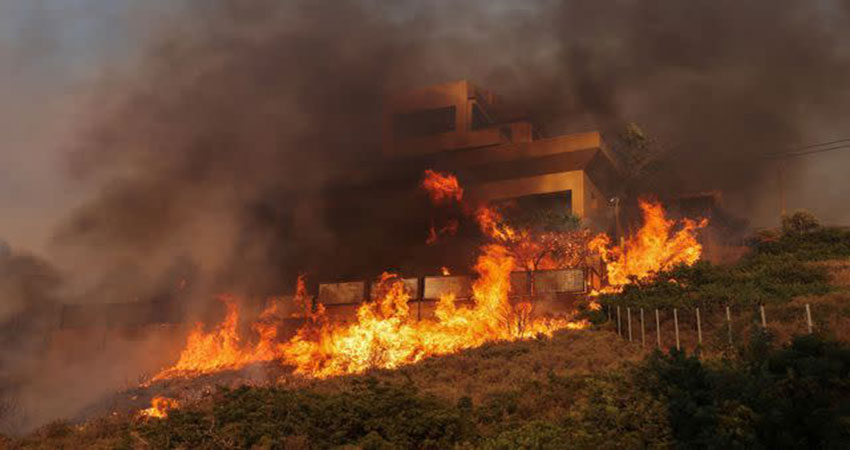 Thousands flee Greek island fires as southern US swelters