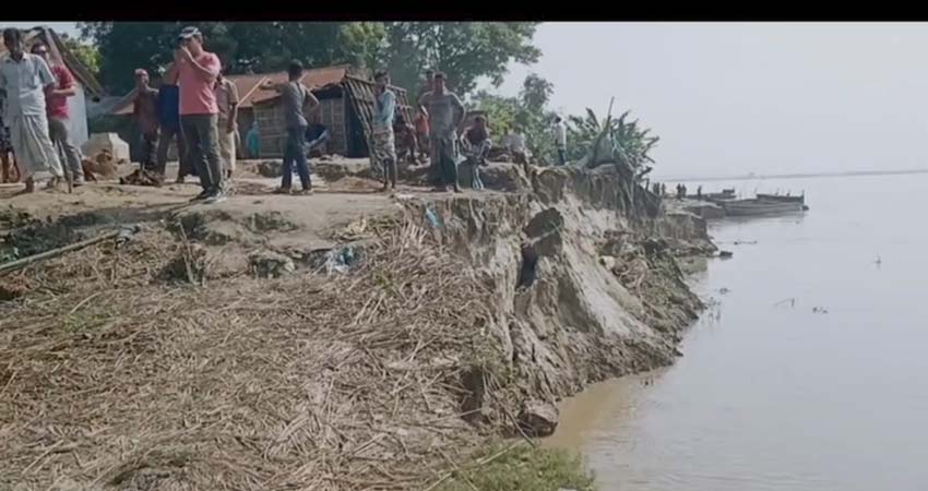 চাঁপাইনবাবগঞ্জে পদ্মায় আবারও তীব্র ভাঙন, আতঙ্কে হাজারো মানুষ