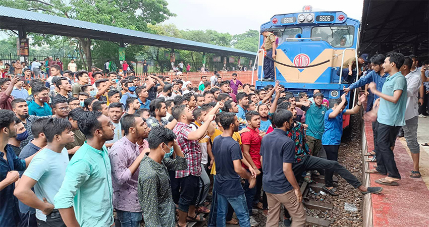 Students block rail line, train operations from Dhaka suspended