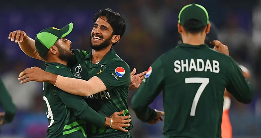 All-round De Leede can't stop Pakistan from winning big in their World Cup opener