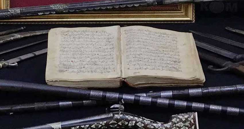 17th-century Quran, Ottoman-era swords seized in ops in Istanbul