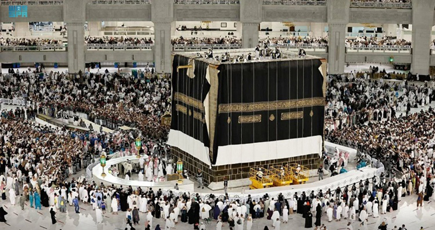 Kaaba covered by 850kg new Kiswa worth $6.5m