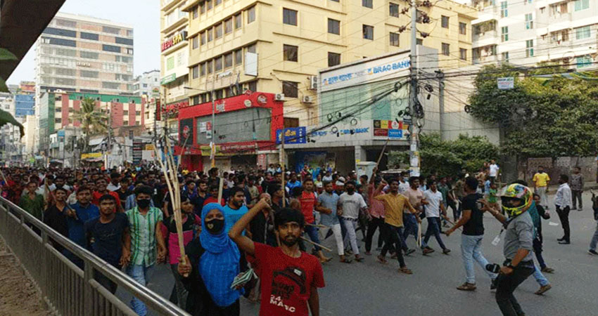 RMG workers block traffic in Mirpur 1 protesting attacks on workers