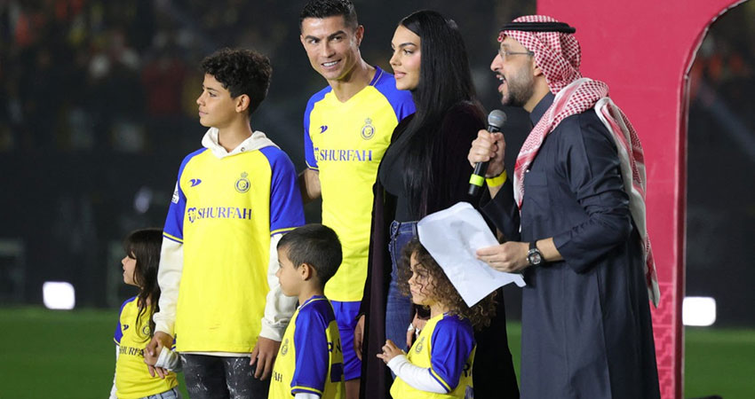 'Unique' Ronaldo gets rapturous welcome at new Saudi club