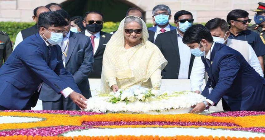 PM pays rich tributes to Mahatma Gandhi